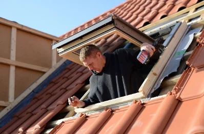 Pose de fenêtres de toit Velux à Issamoulenc